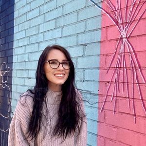 Meet your Posher, Chloe